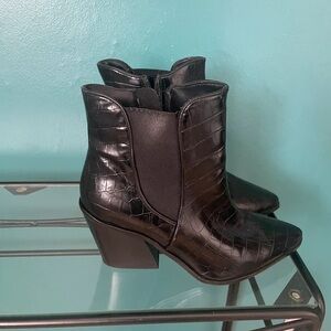 Elegant Black Croc-Embossed Heeled Boots